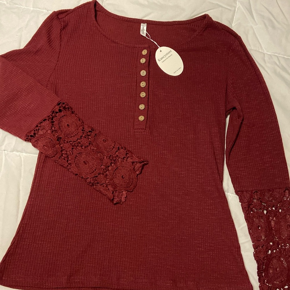 Ribbed long sleeve with floral detail